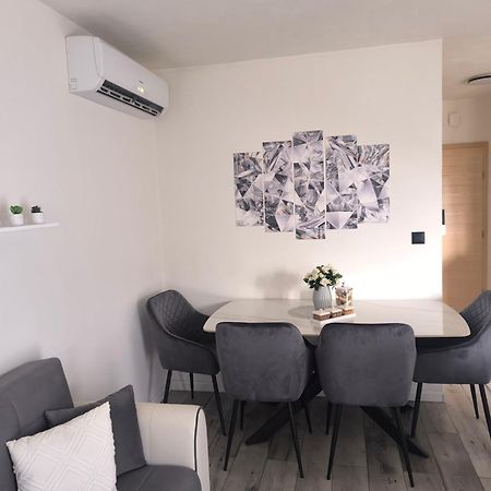 Apartman Rex Svinisce Zewnętrze zdjęcie