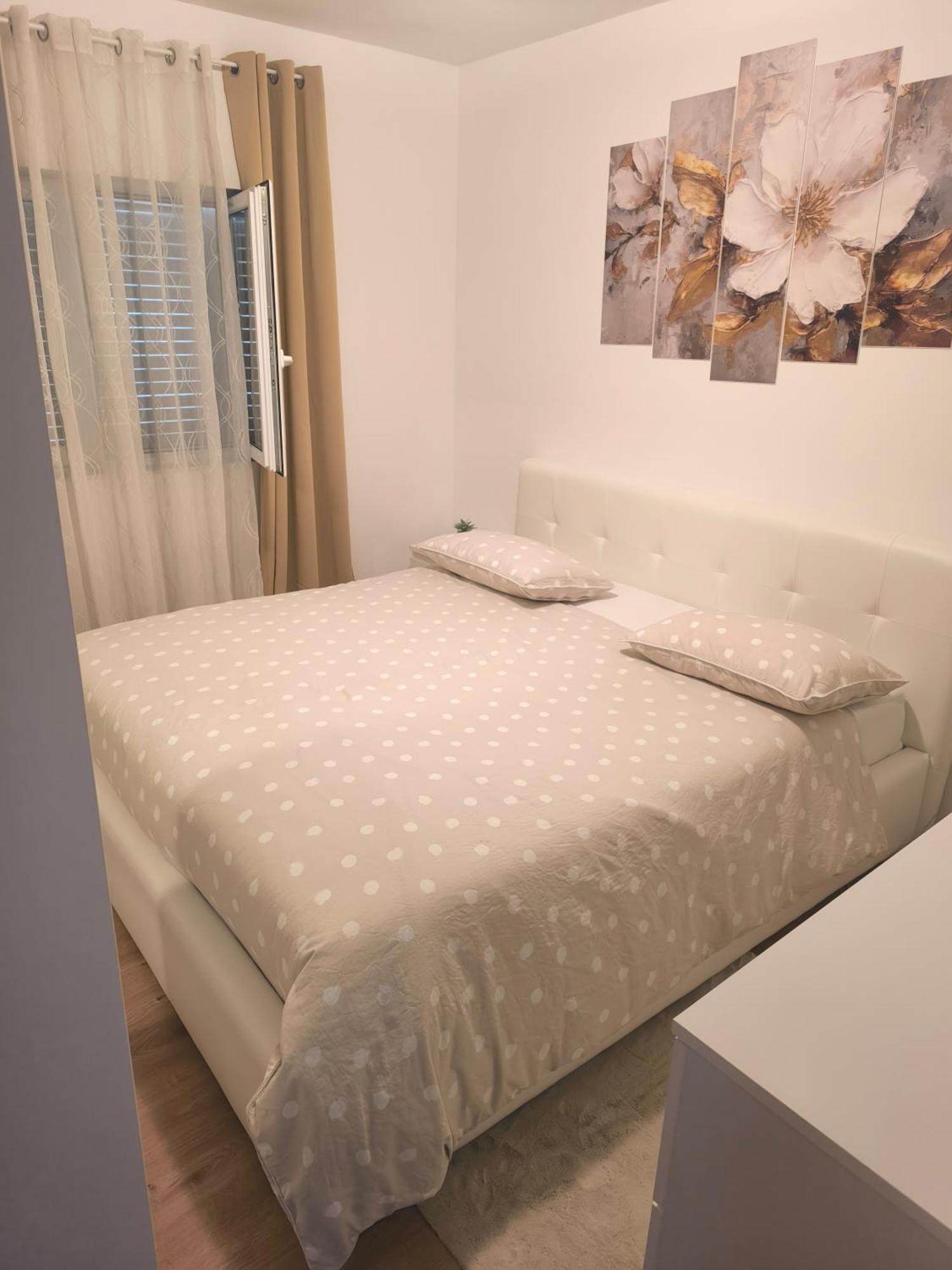 Apartman Rex Svinisce Zewnętrze zdjęcie